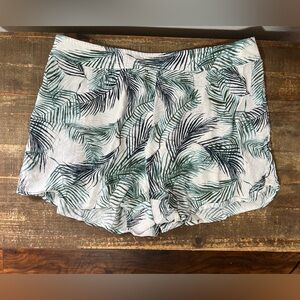 Palm patterned White Shorts Size Medium Nordstrom Brand